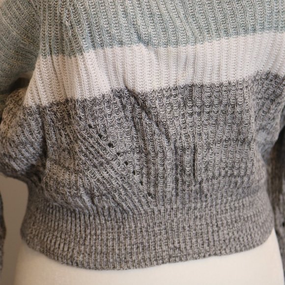 π΄3 for $20π΄ Cropped Knitted Sweatshirt - Picture 6 of 11